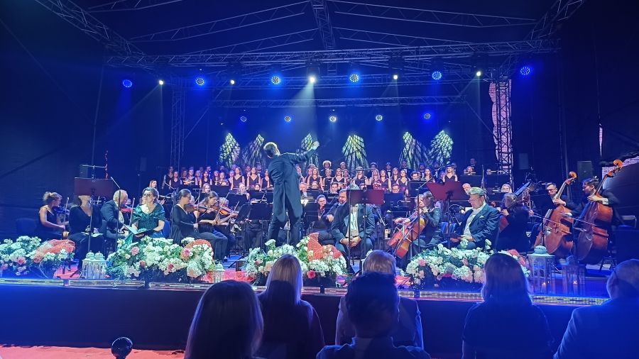 Beethoven na dziedzińcu ciechanowskiego zamku